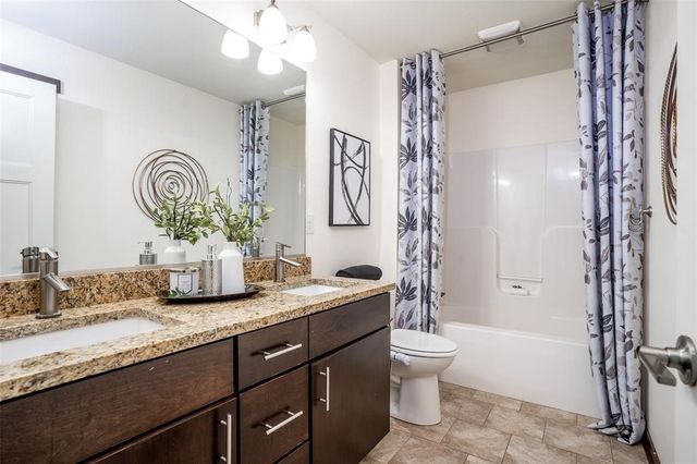 2322 E 47th Street, Des Moines, IA 50317