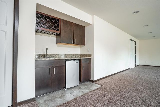 2322 E 47th Street, Des Moines, IA 50317