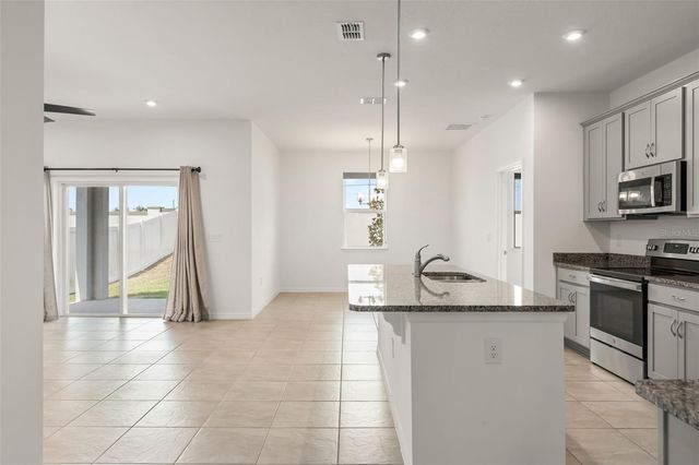 1084 PATRIOT LOOP, Haines City, FL 33844