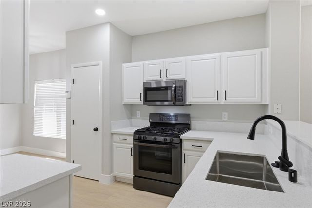 2592 Lazy Saddle Drive, Henderson, NV 89002