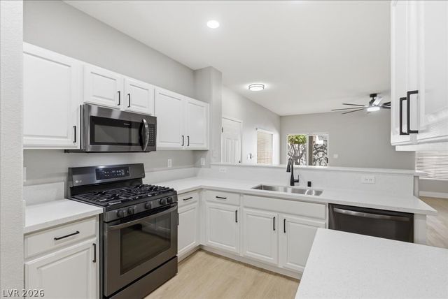 2592 Lazy Saddle Drive, Henderson, NV 89002