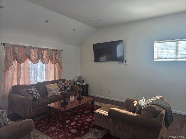 13 Avenue B, Middletown, NY 10940