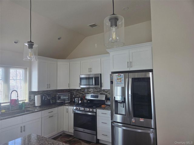 13 Avenue B, Middletown, NY 10940