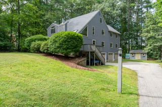 8 Seasons Lane, Londonderry, NH 03053