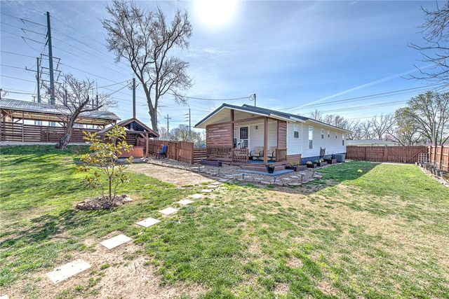 304 Akron Street, Gravette, AR 72736