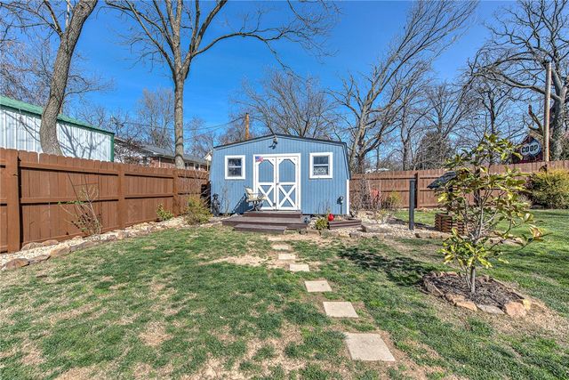 304 Akron Street, Gravette, AR 72736