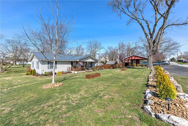 304 Akron Street, Gravette, AR 72736