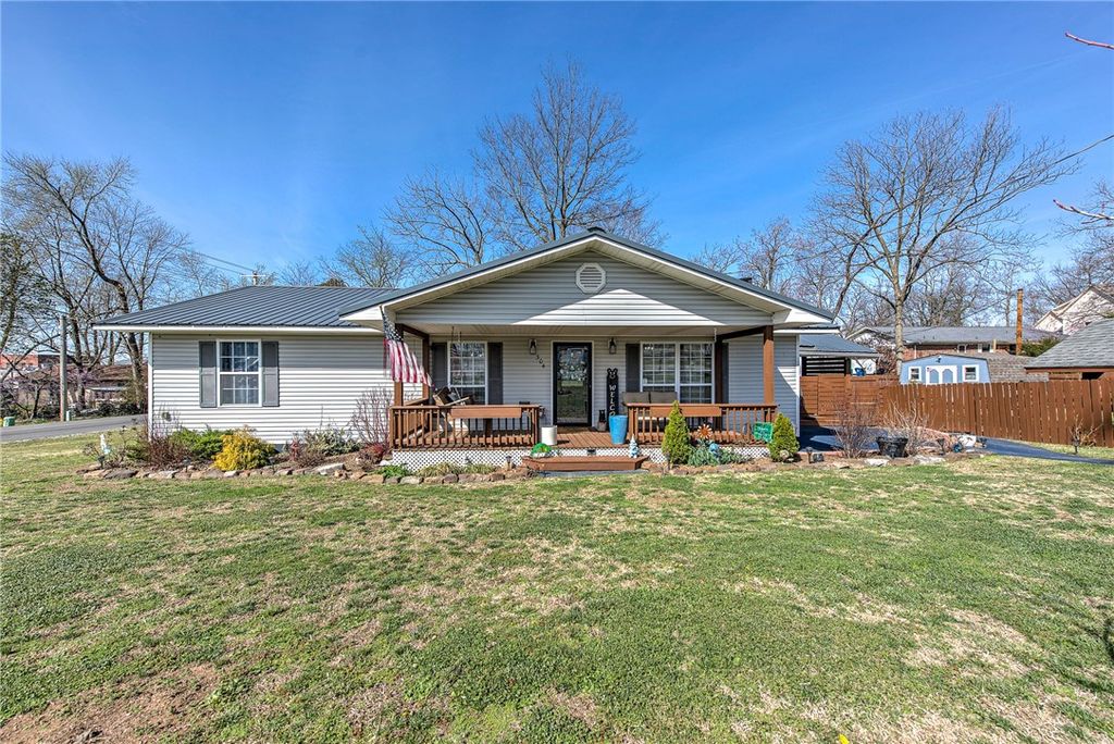 304 Akron Street, Gravette, AR 72736