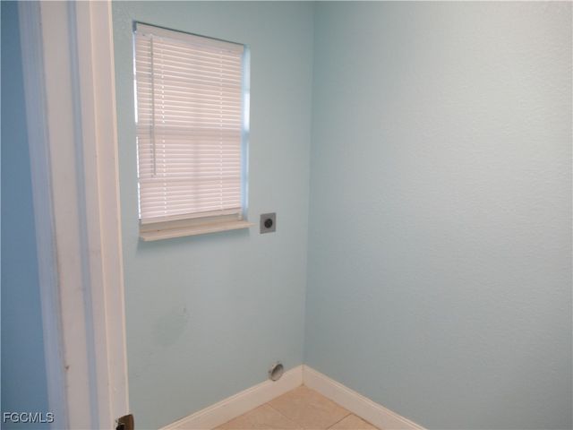 2026 NE 25th ST, Cape Coral, FL 33909