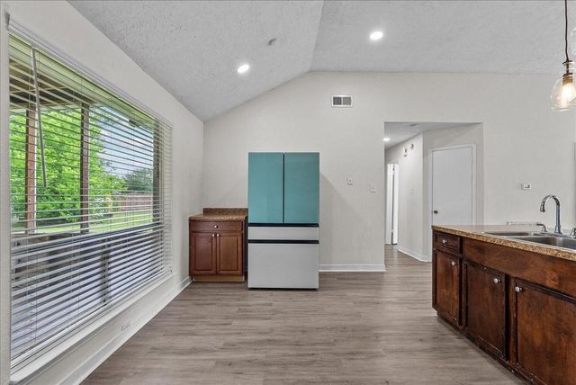 3900 Redstem Court, Dickinson, TX 77539