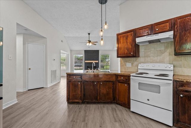 3900 Redstem Court, Dickinson, TX 77539