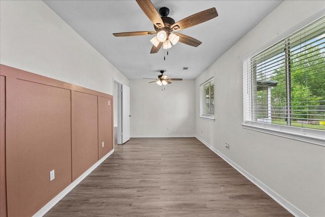 3900 Redstem Court, Dickinson, TX 77539