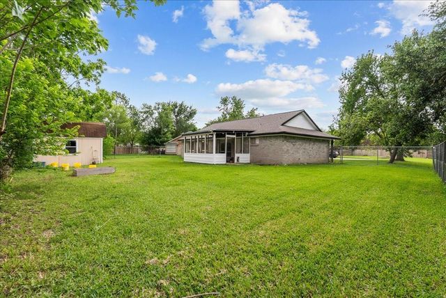 3900 Redstem Court, Dickinson, TX 77539