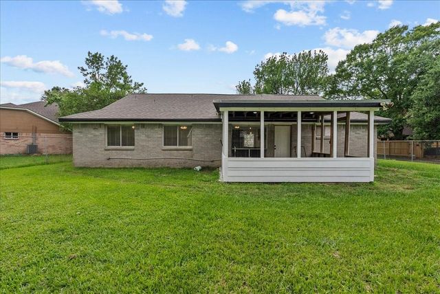 3900 Redstem Court, Dickinson, TX 77539