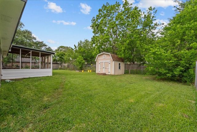 3900 Redstem Court, Dickinson, TX 77539