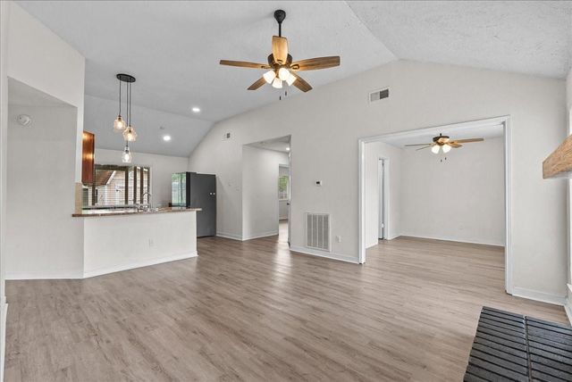 3900 Redstem Court, Dickinson, TX 77539