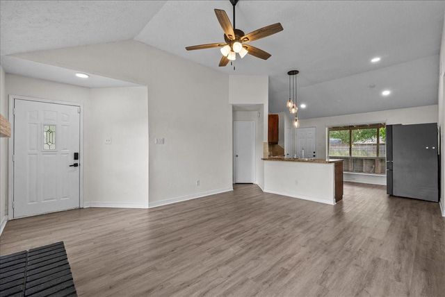 3900 Redstem Court, Dickinson, TX 77539