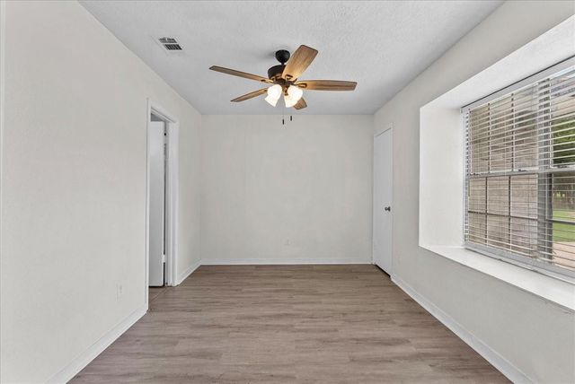 3900 Redstem Court, Dickinson, TX 77539