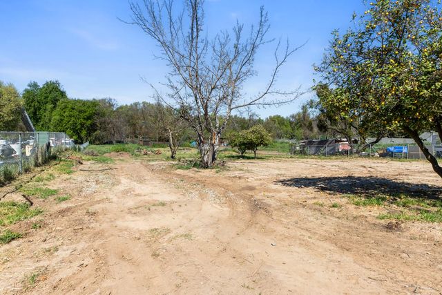 1821 River Rd, Modesto, CA 95351