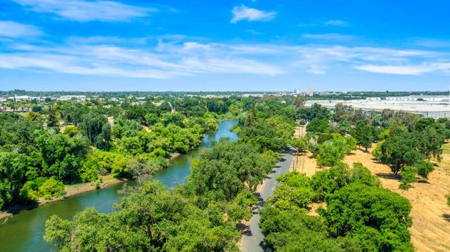 1821 River Rd, Modesto, CA 95351