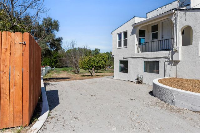 1821 River Rd, Modesto, CA 95351