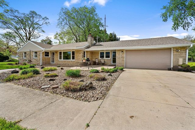 12610 St. Mary's DRIVE, New Berlin, WI 53151
