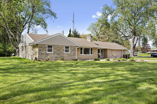 12610 St. Mary's DRIVE, New Berlin, WI 53151