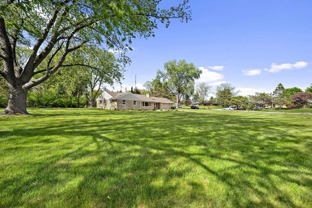 12610 St. Mary's DRIVE, New Berlin, WI 53151