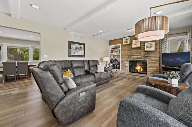 12610 St. Mary's DRIVE, New Berlin, WI 53151