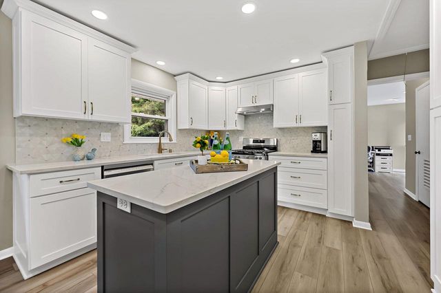 12610 St. Mary's DRIVE, New Berlin, WI 53151