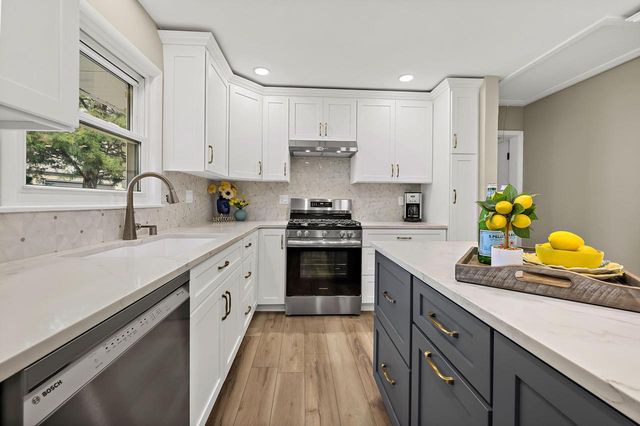 12610 St. Mary's DRIVE, New Berlin, WI 53151