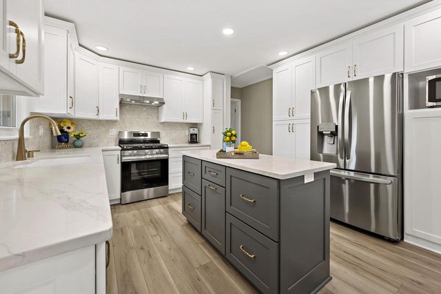12610 St. Mary's DRIVE, New Berlin, WI 53151