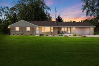 12610 St. Mary's DRIVE, New Berlin, WI 53151