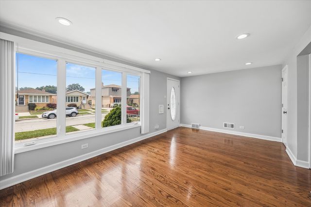 5153 S Oak Park Avenue, Chicago, IL 60638