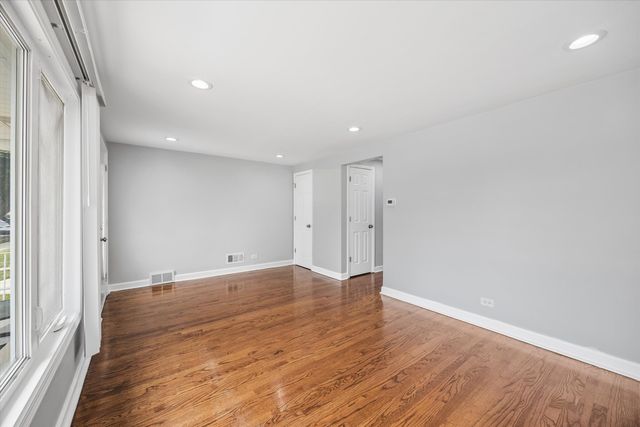 5153 S Oak Park Avenue, Chicago, IL 60638