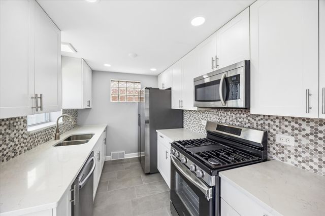 5153 S Oak Park Avenue, Chicago, IL 60638