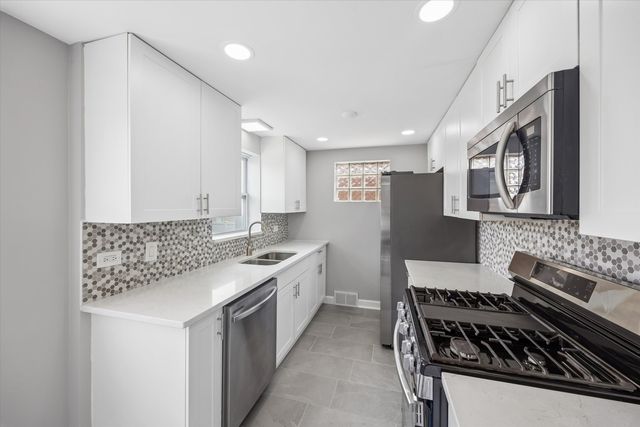 5153 S Oak Park Avenue, Chicago, IL 60638
