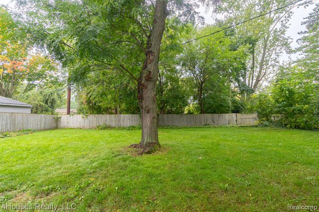 2451 Lafay Drive, West Bloomfield, MI 48324