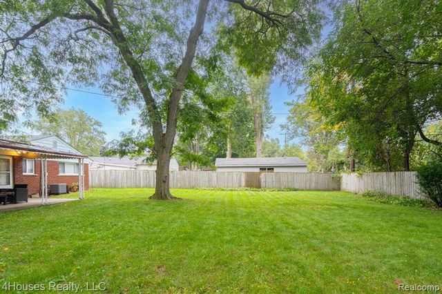 2451 Lafay Drive, West Bloomfield, MI 48324