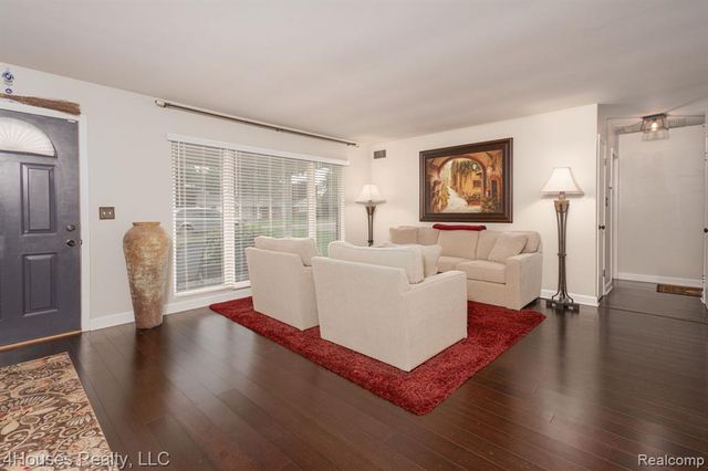 2451 Lafay Drive, West Bloomfield, MI 48324