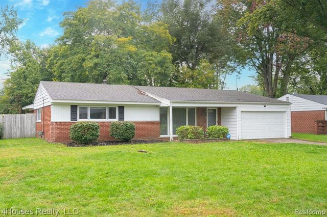 2451 Lafay Drive, West Bloomfield, MI 48324