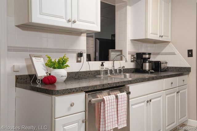 2451 Lafay Drive, West Bloomfield, MI 48324