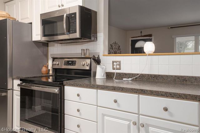 2451 Lafay Drive, West Bloomfield, MI 48324
