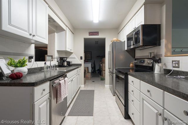 2451 Lafay Drive, West Bloomfield, MI 48324