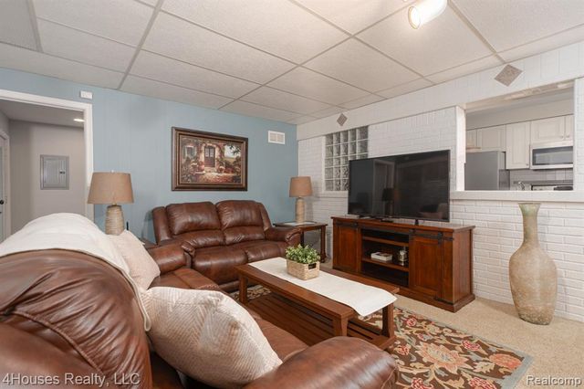2451 Lafay Drive, West Bloomfield, MI 48324