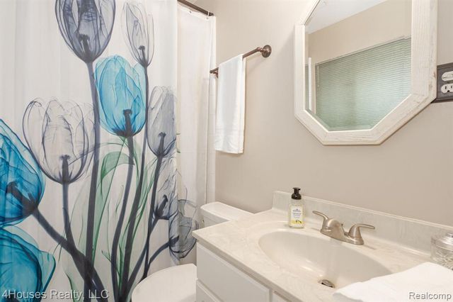 2451 Lafay Drive, West Bloomfield, MI 48324