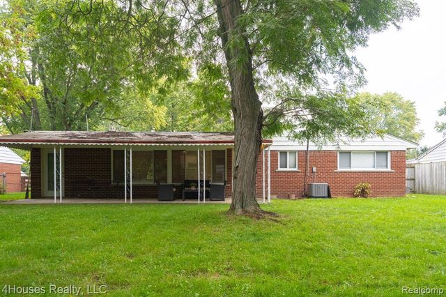 2451 Lafay Drive, West Bloomfield, MI 48324