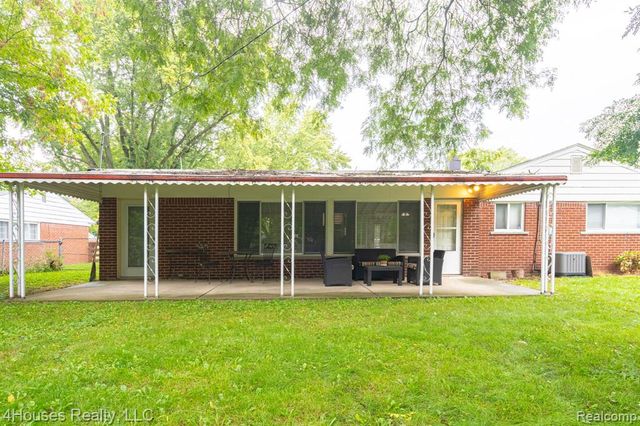 2451 Lafay Drive, West Bloomfield, MI 48324