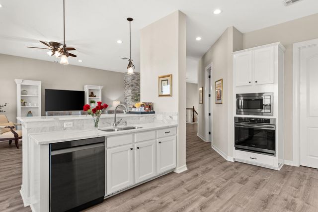 319 Lombardia DR 21B, Austin, TX 78734