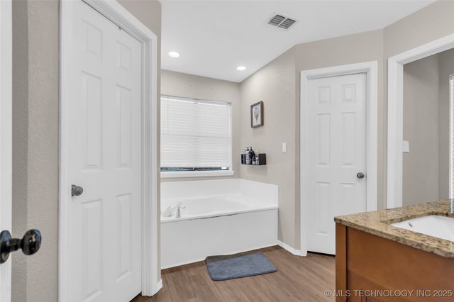 1121 Surrey, Ardmore, OK 73401